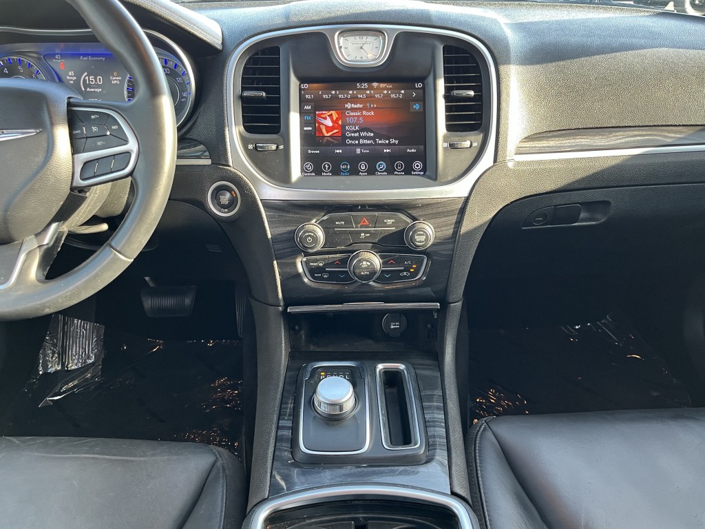 2018 Chrysler 300 Image 22