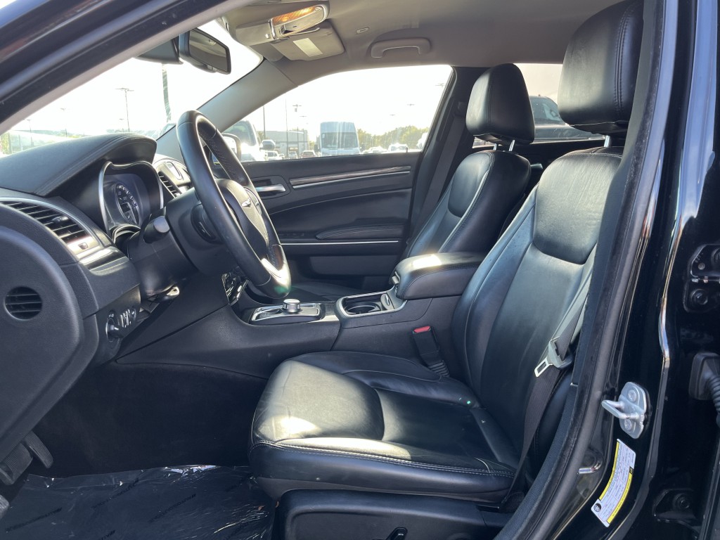 2018 Chrysler 300 Image 26