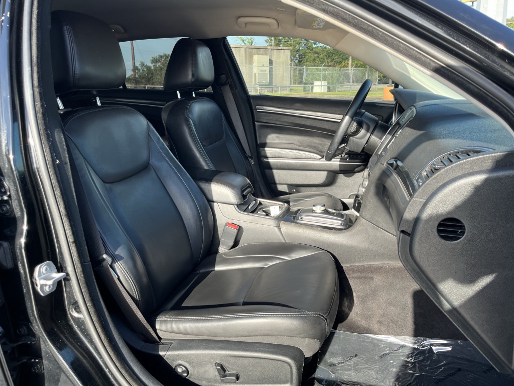 2018 Chrysler 300 Image 27