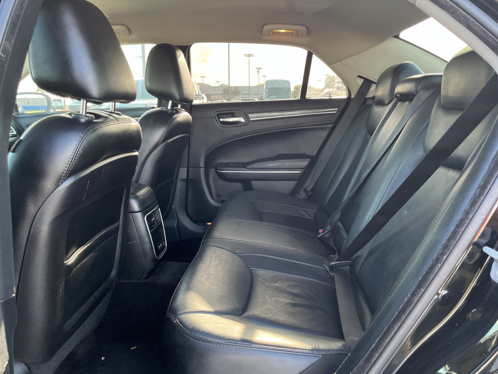 2018 Chrysler 300 Image 28