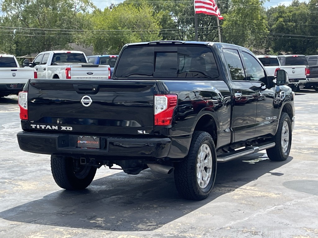 2016 Nissan Titan Image 10