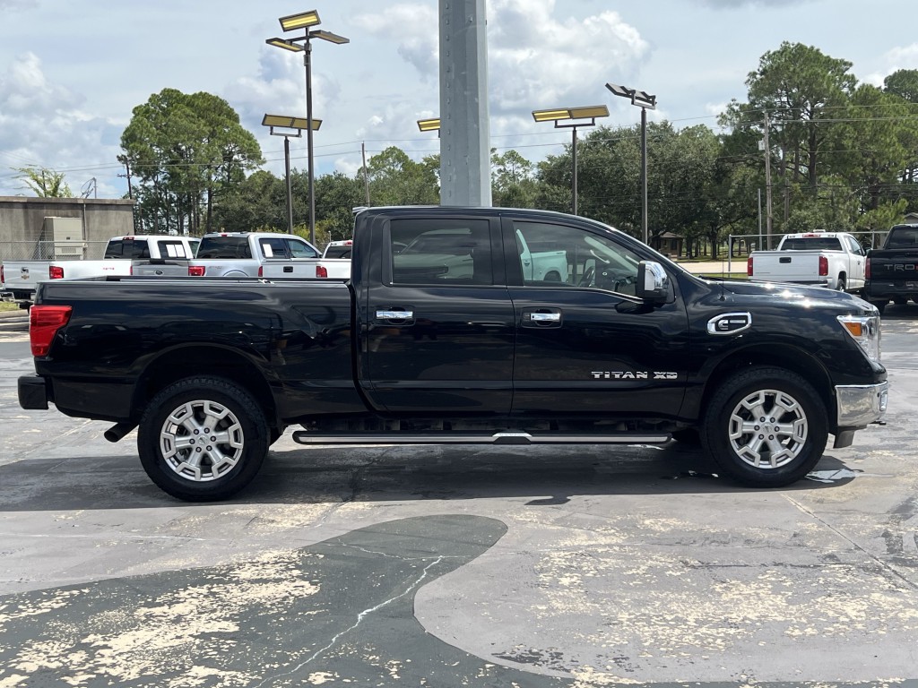 2016 Nissan Titan Image 12
