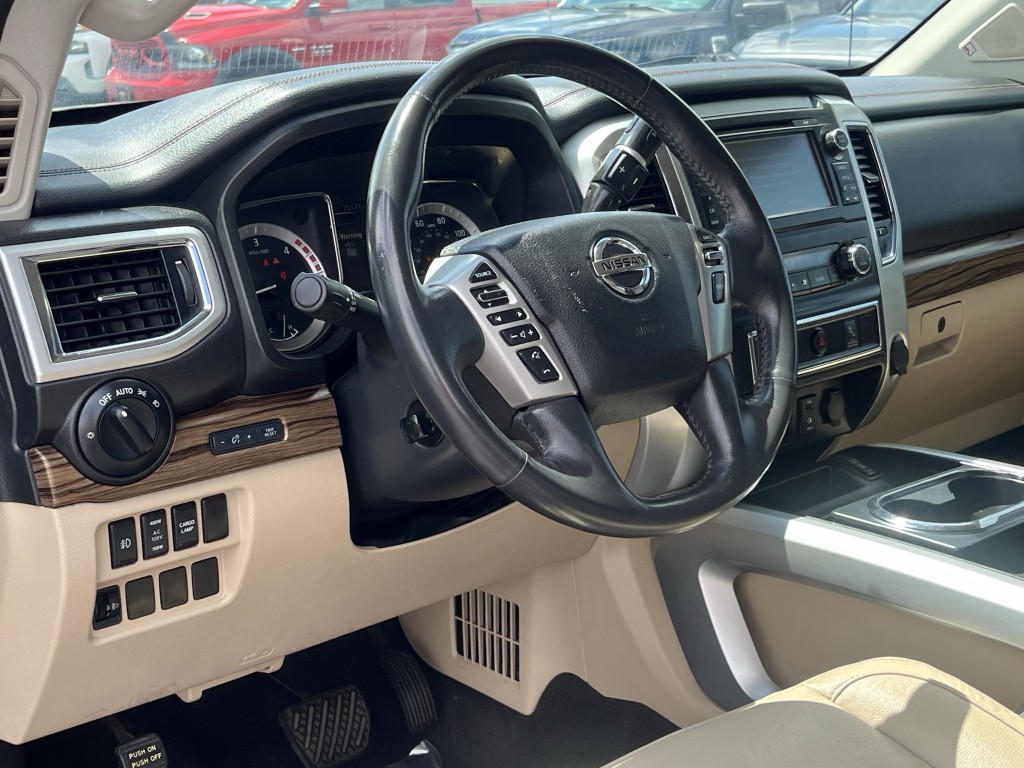 2016 Nissan Titan Image 14