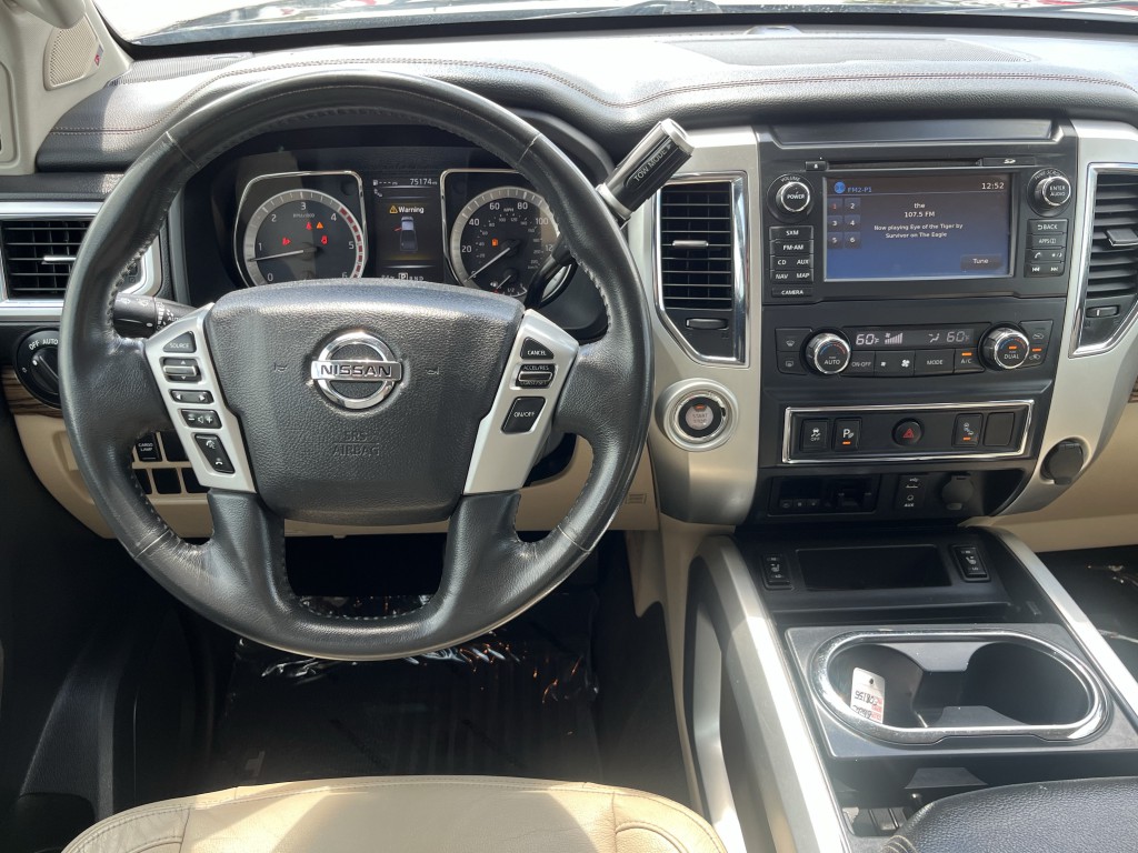 2016 Nissan Titan Image 16