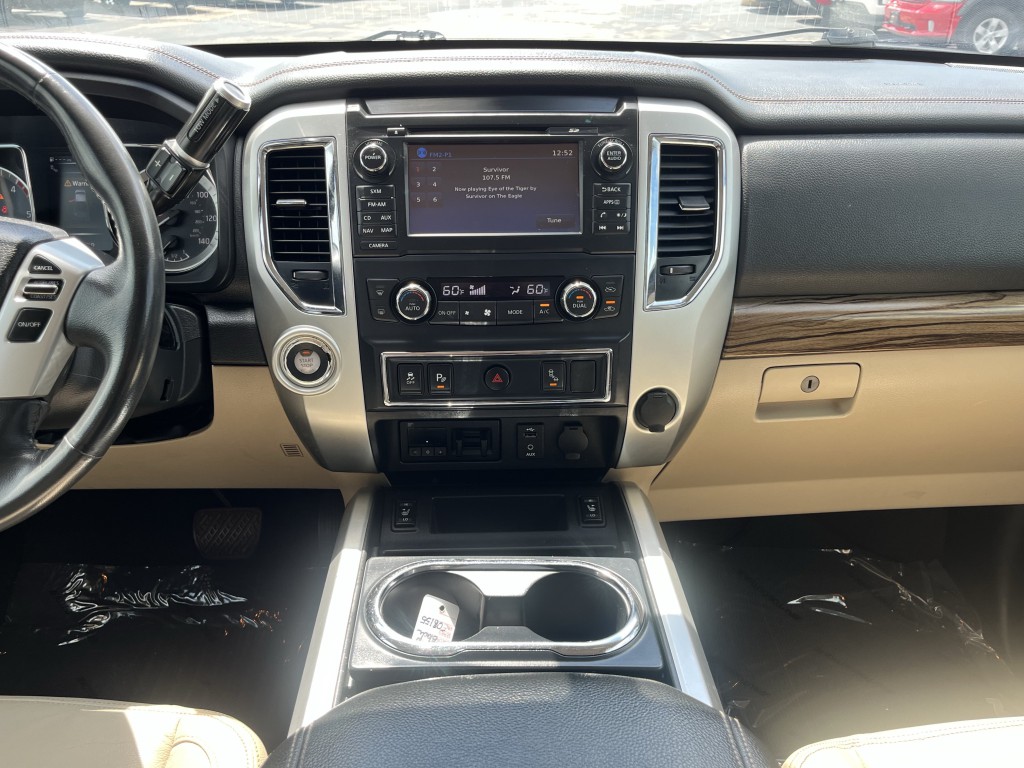 2016 Nissan Titan Image 23
