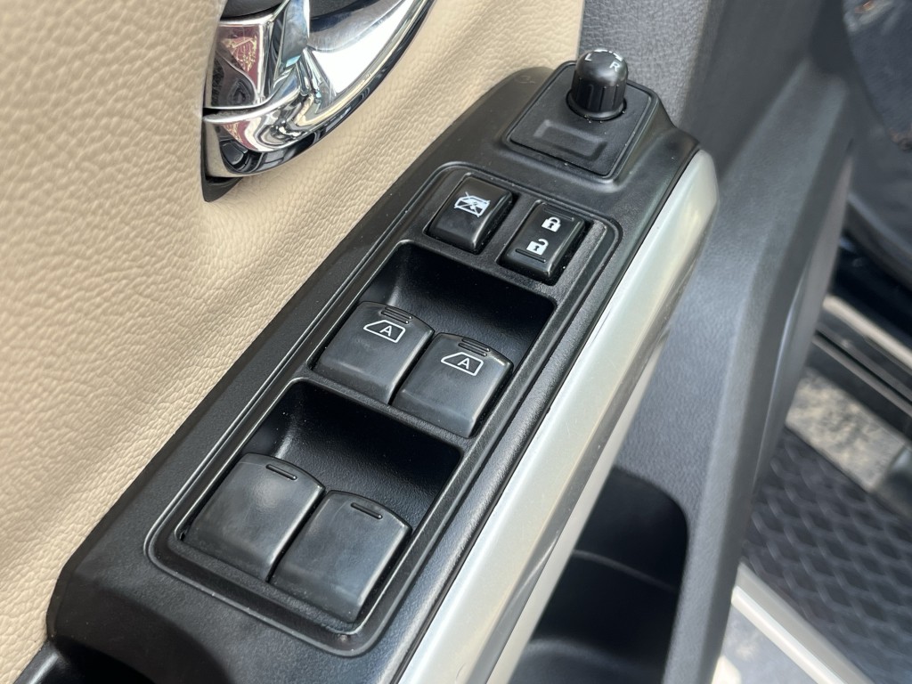 2016 Nissan Titan Image 24