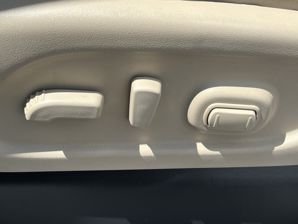 2016 Nissan Titan Image 25