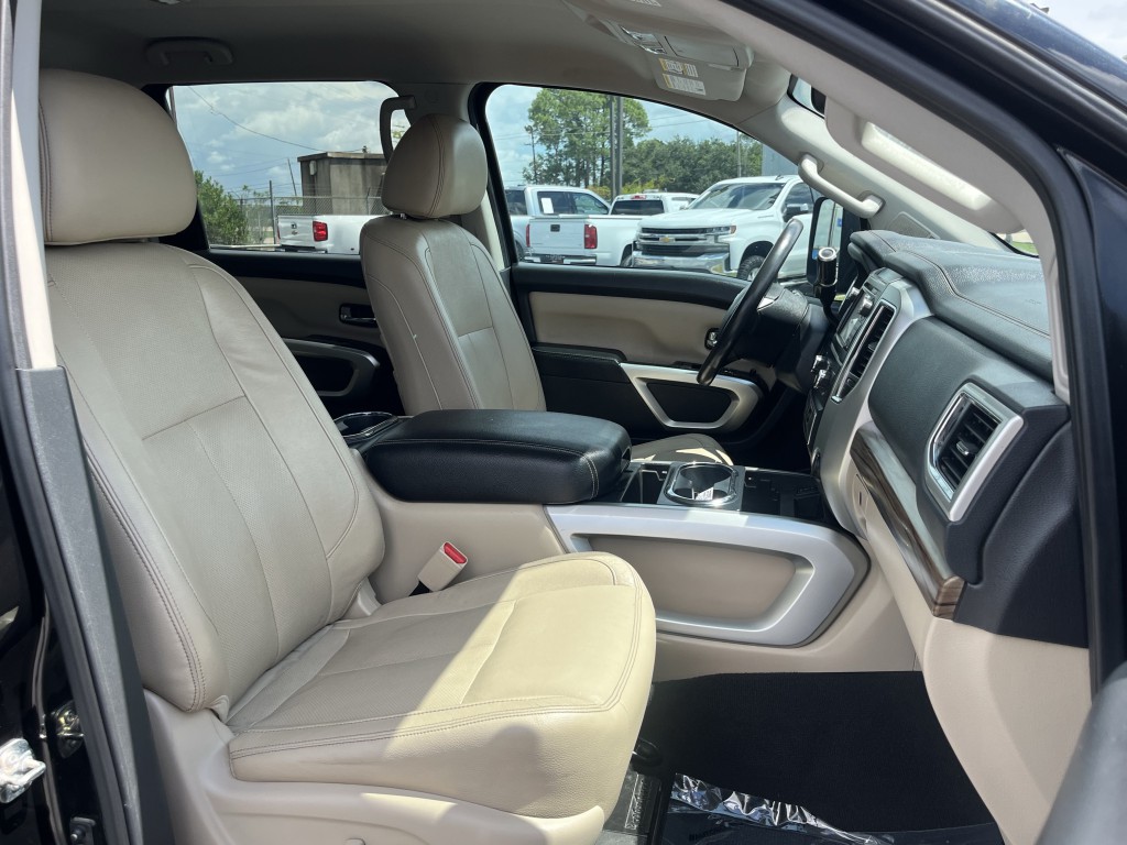 2016 Nissan Titan Image 27