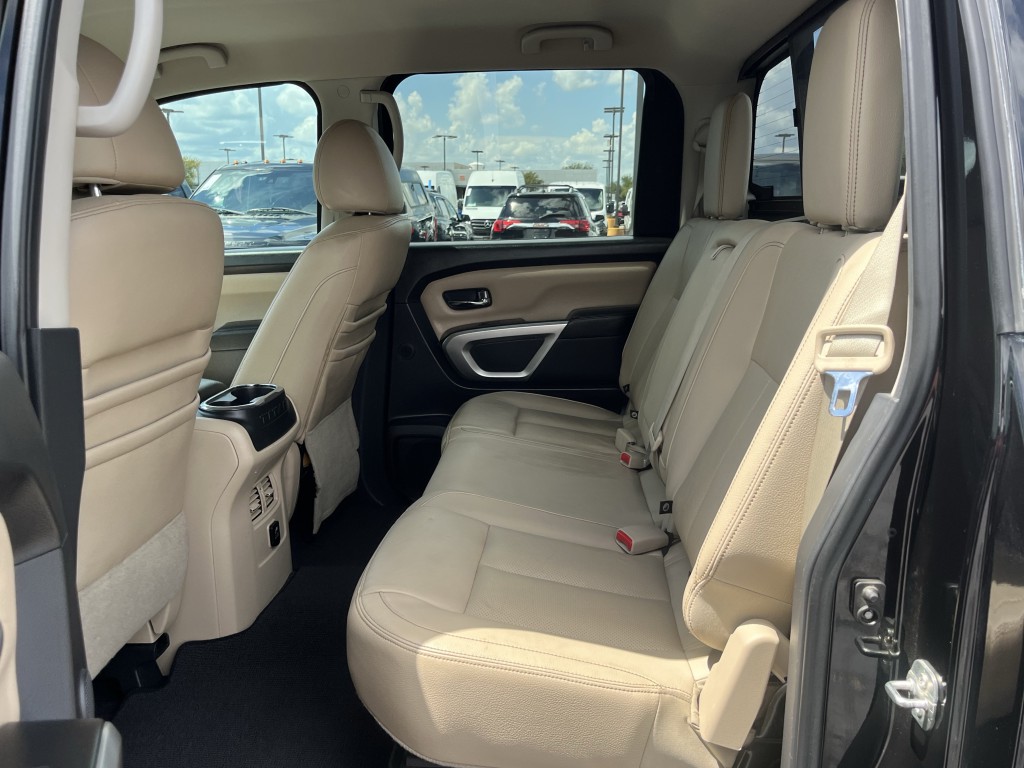 2016 Nissan Titan Image 28