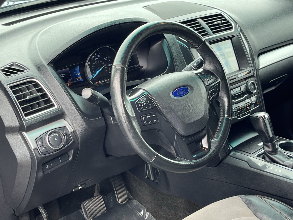 2017 Ford Explorer Image 16