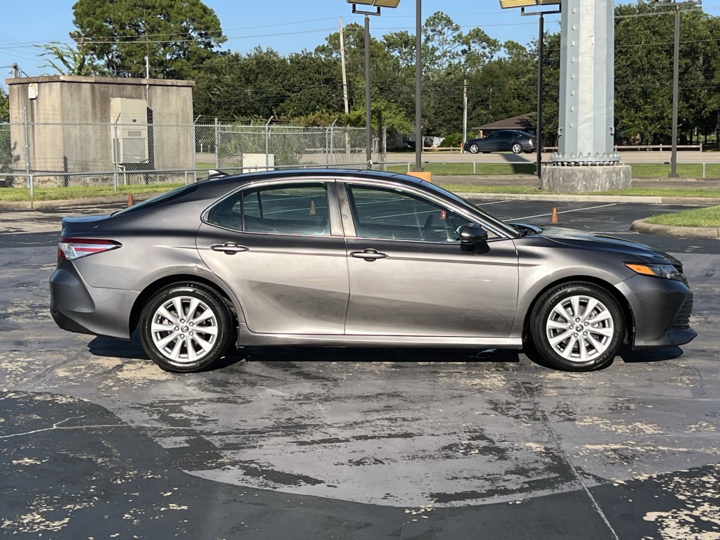 2019 Toyota Camry Image 12