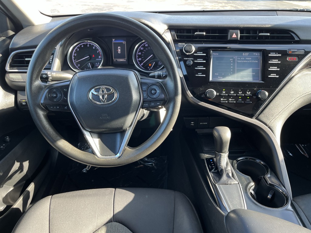 2019 Toyota Camry Image 16