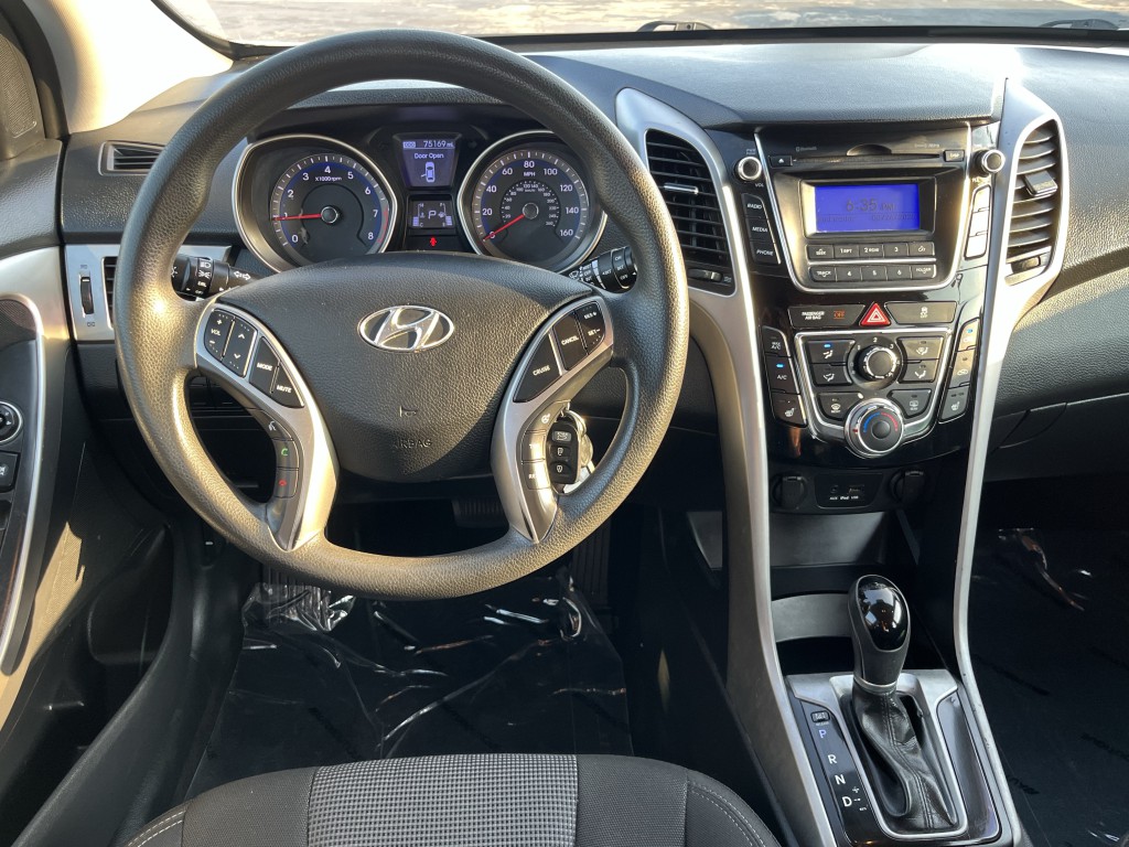 2014 Hyundai Elantra Image 16
