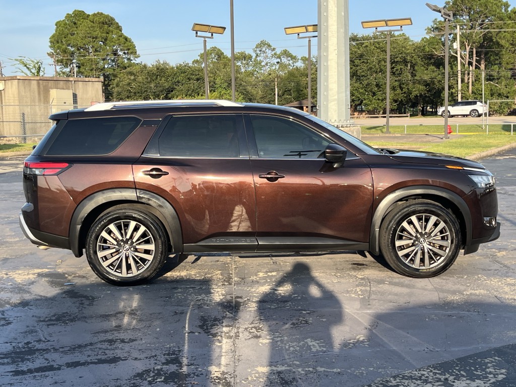 2022 Nissan Pathfinder Image 16