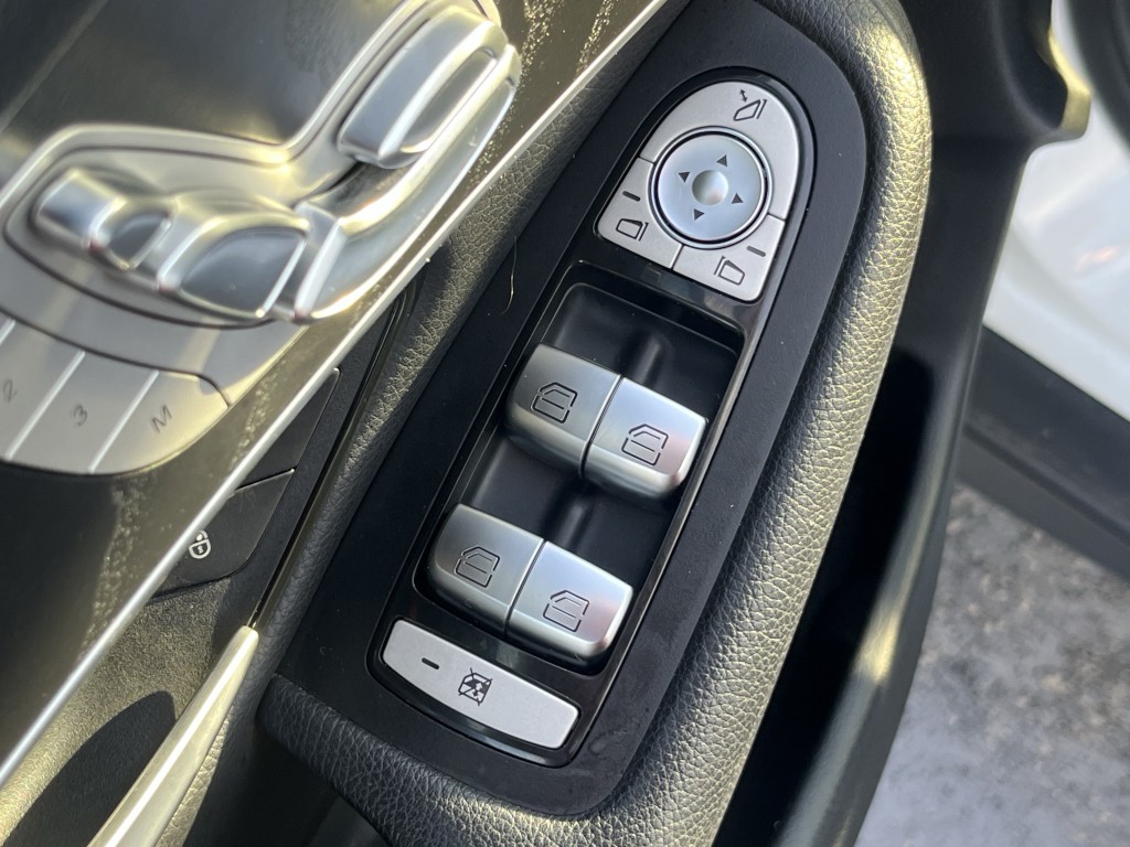 2016 Mercedes-Benz GLC-Class Image 28