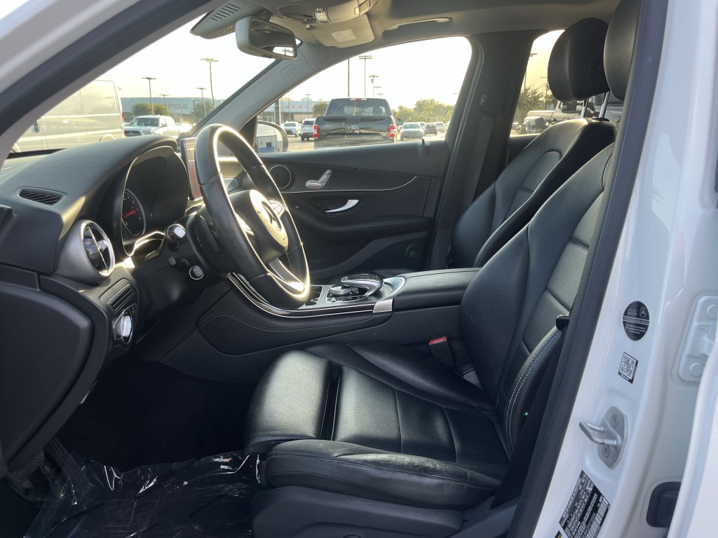 2016 Mercedes-Benz GLC-Class Image 30