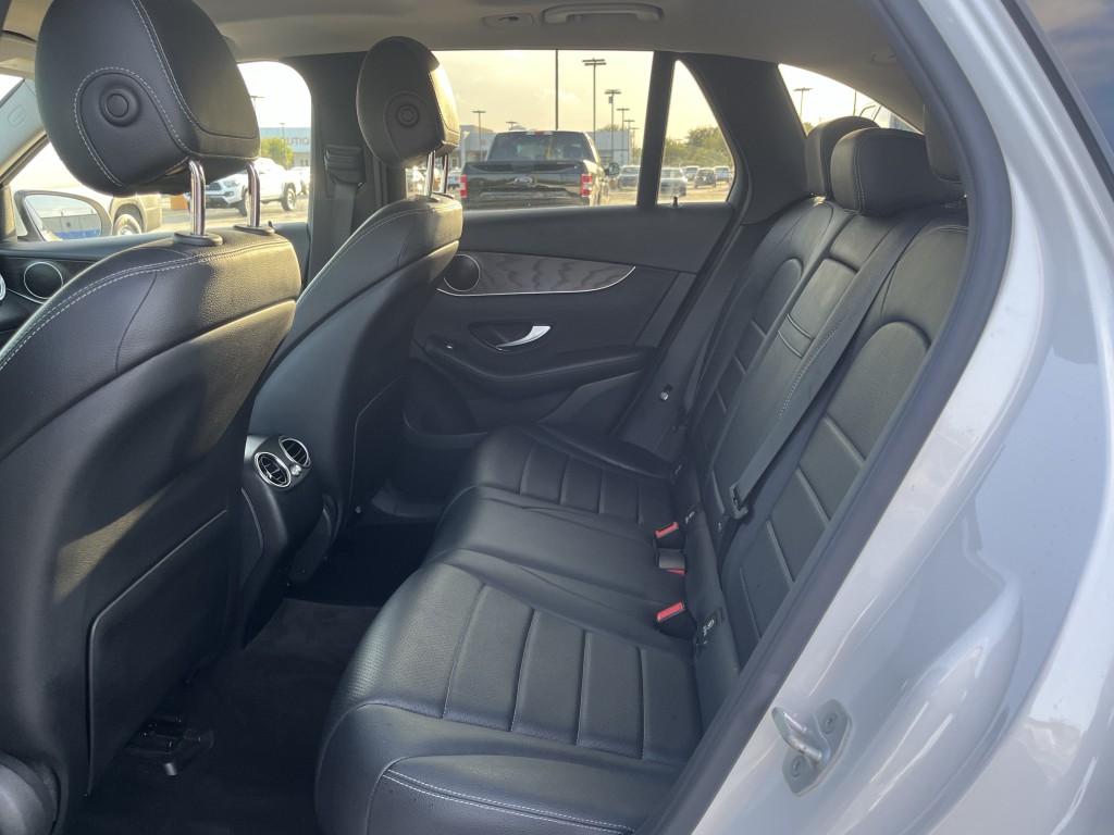 2016 Mercedes-Benz GLC-Class Image 32