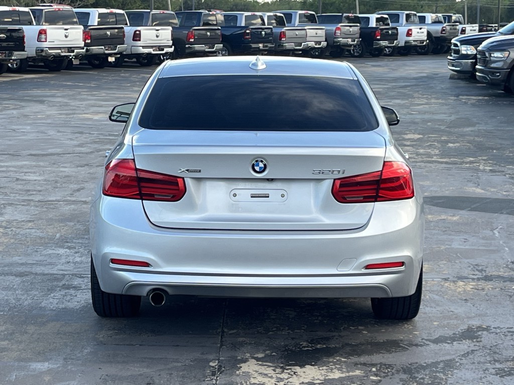 2018 BMW 3 Series Image 10