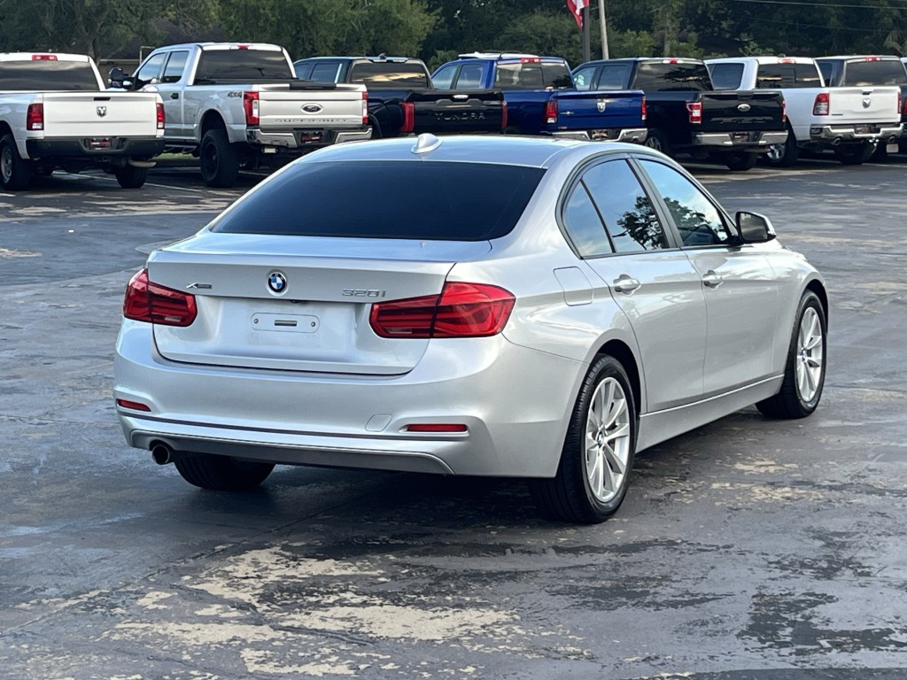 2018 BMW 3 Series Image 11