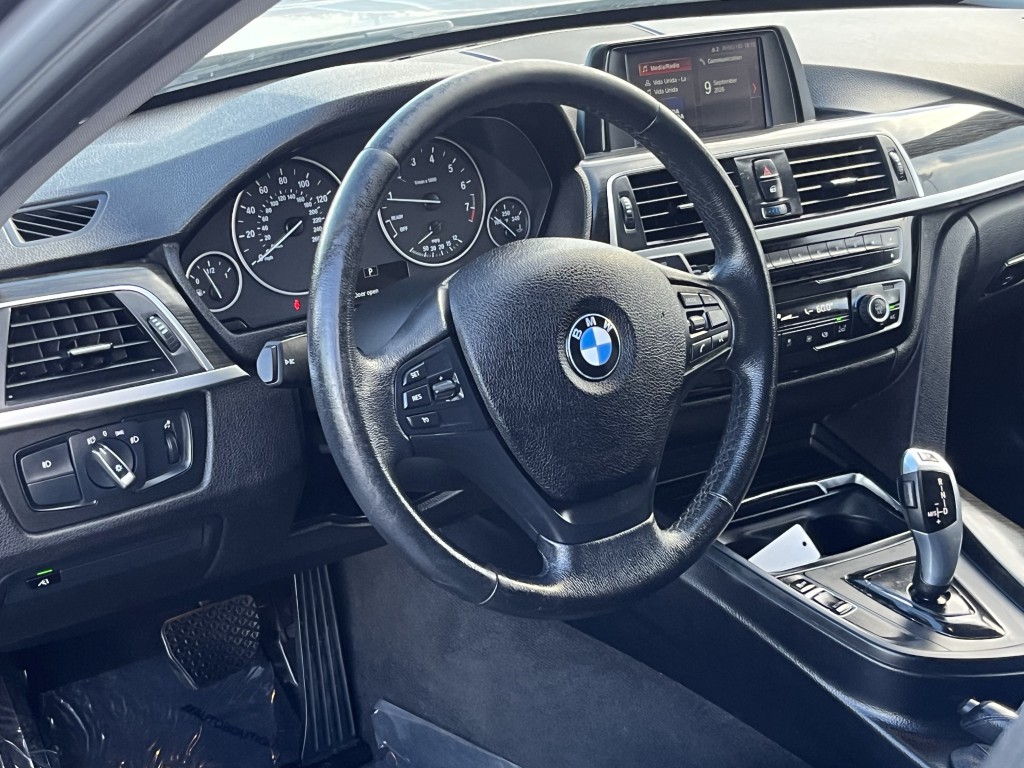 2018 BMW 3 Series Image 15