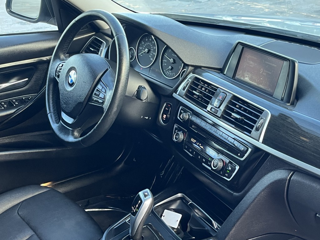 2018 BMW 3 Series Image 16