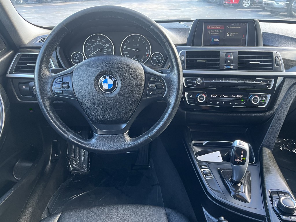 2018 BMW 3 Series Image 17