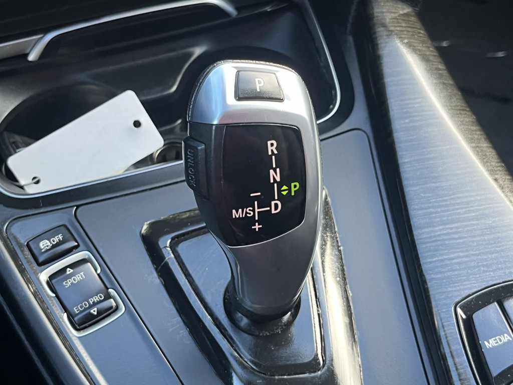 2018 BMW 3 Series Image 22