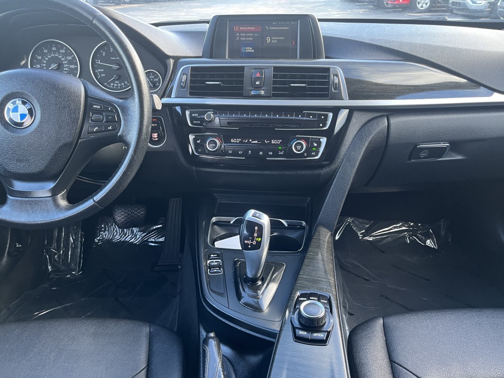 2018 BMW 3 Series Image 24