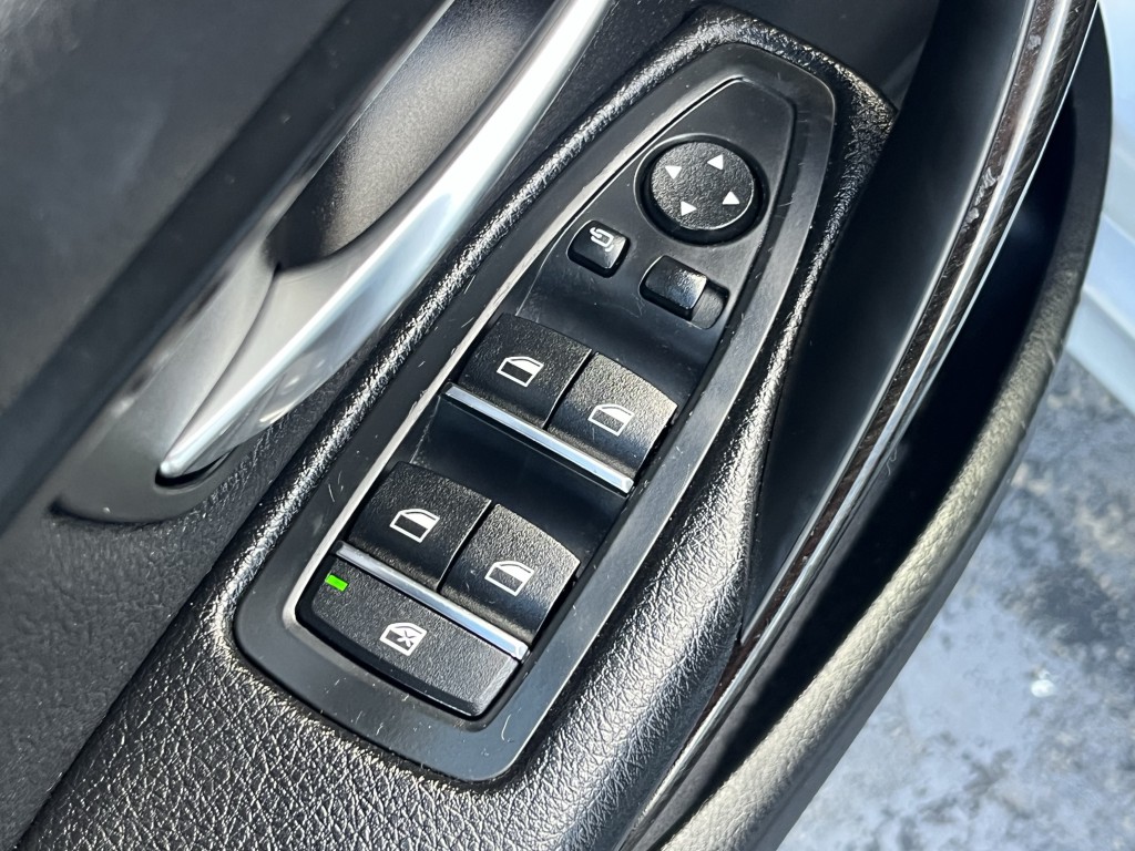 2018 BMW 3 Series Image 25