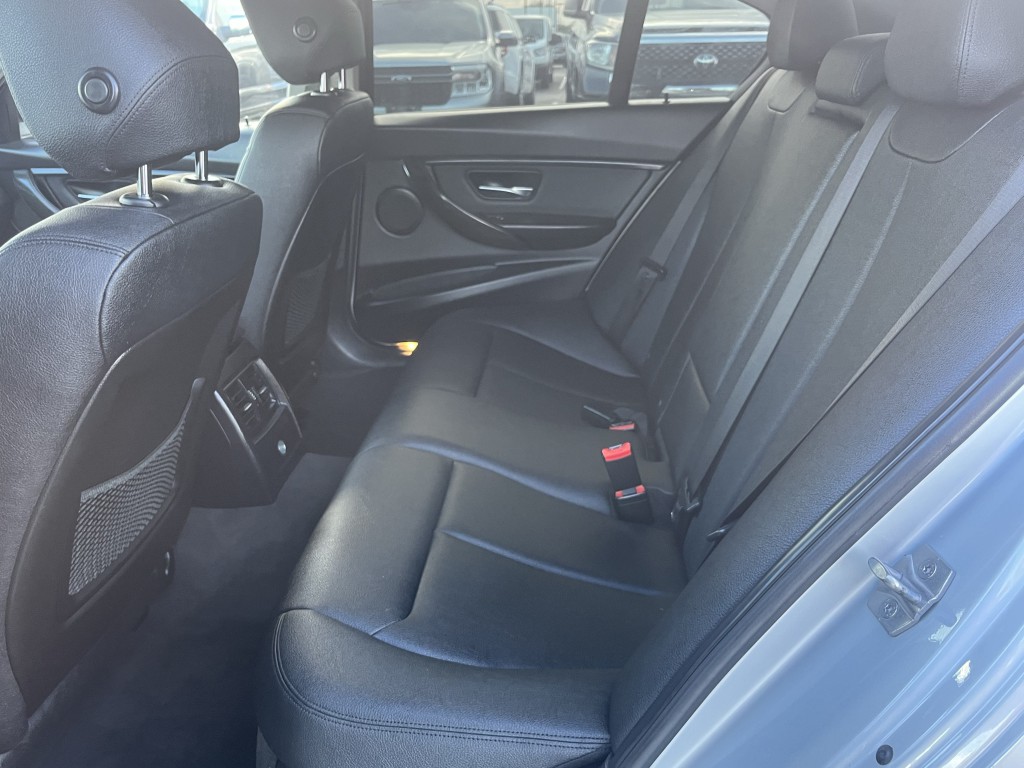 2018 BMW 3 Series Image 29