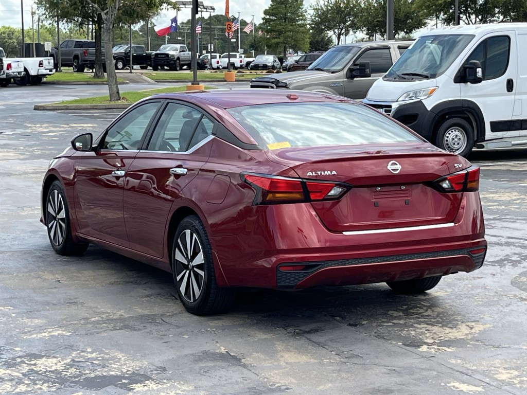 2022 Nissan Altima Image 10