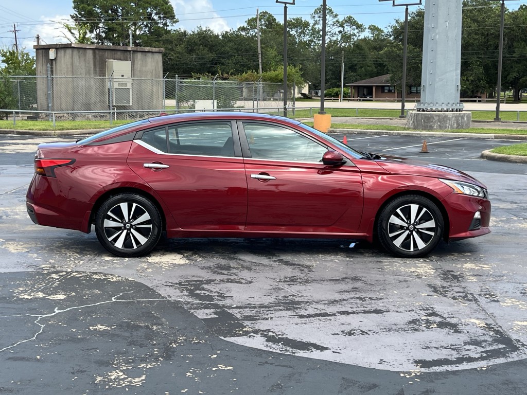 2022 Nissan Altima Image 11