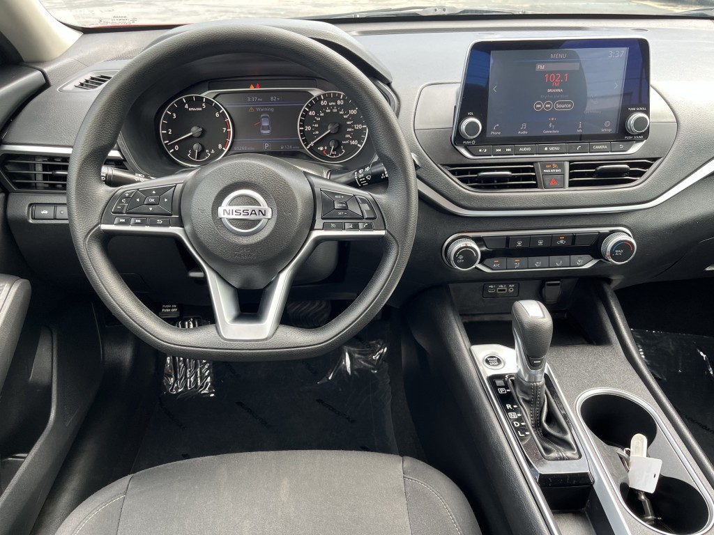 2022 Nissan Altima Image 17