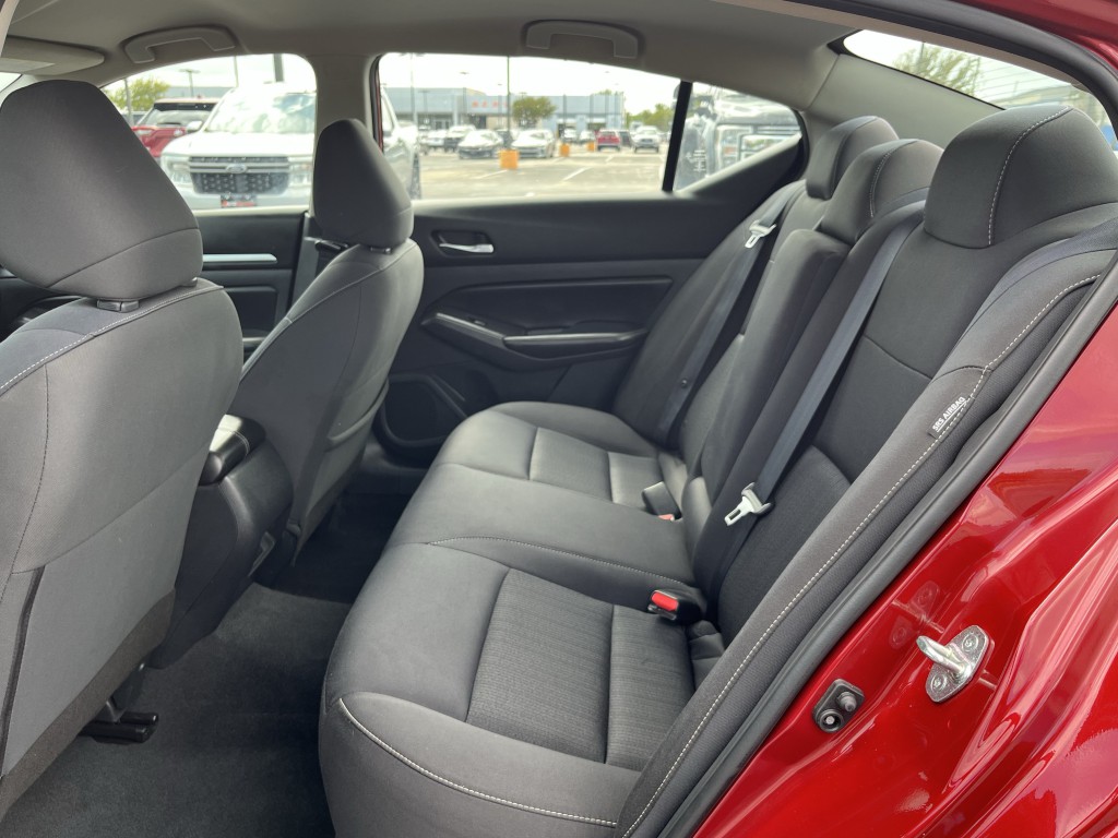 2022 Nissan Altima Image 30