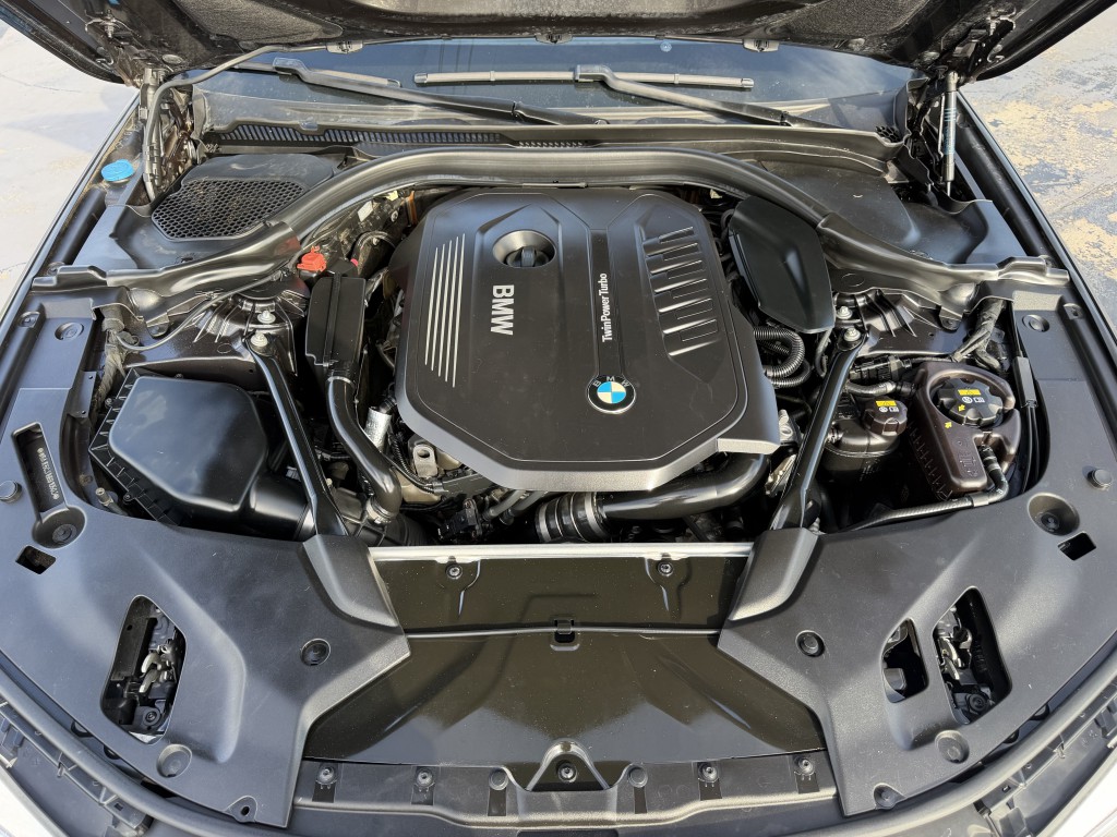 2017 BMW 5 Series Image 9