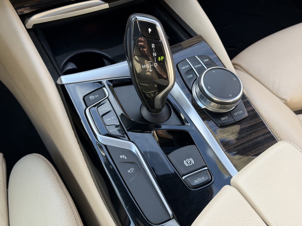 2017 BMW 5 Series Image 21