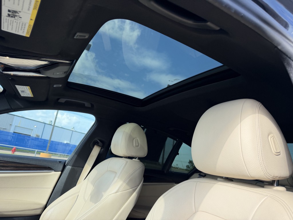 2017 BMW 5 Series Image 23
