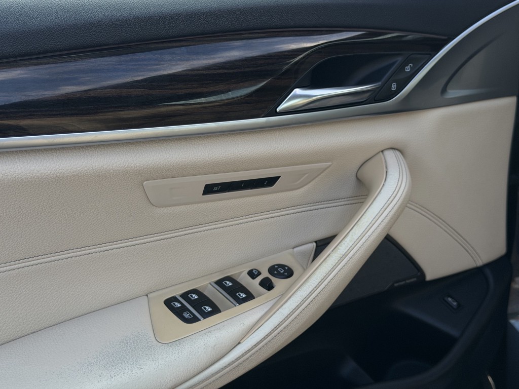 2017 BMW 5 Series Image 24