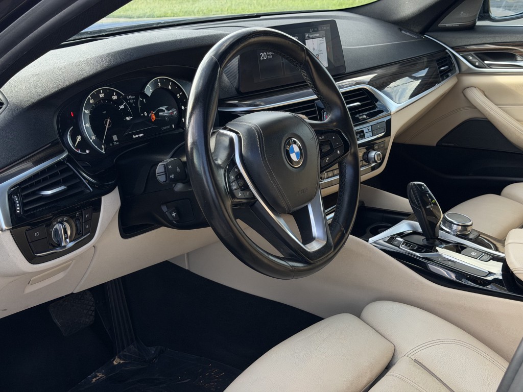 2017 BMW 5 Series Image 25