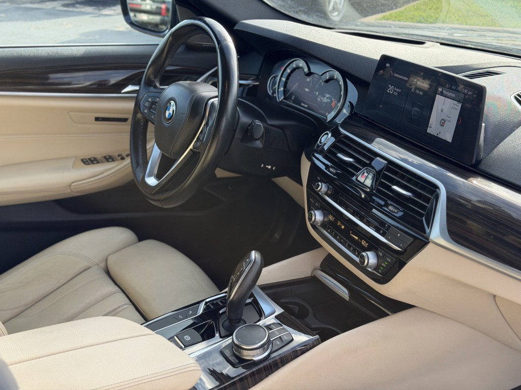 2017 BMW 5 Series Image 27