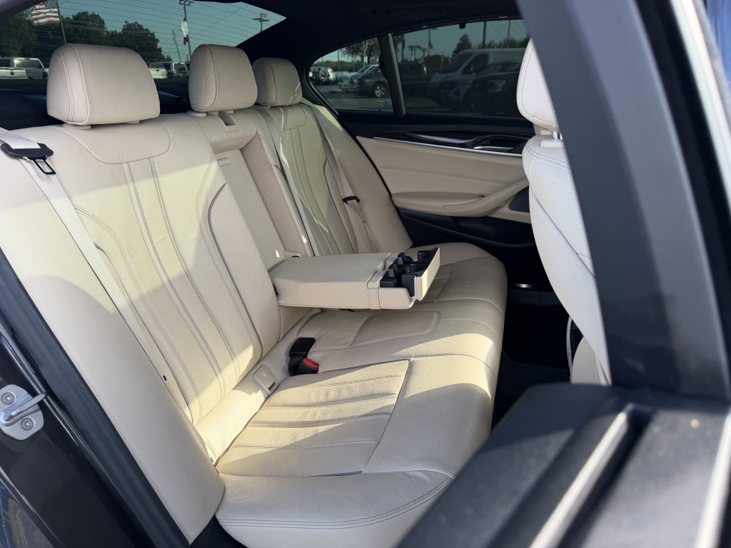 2017 BMW 5 Series Image 30