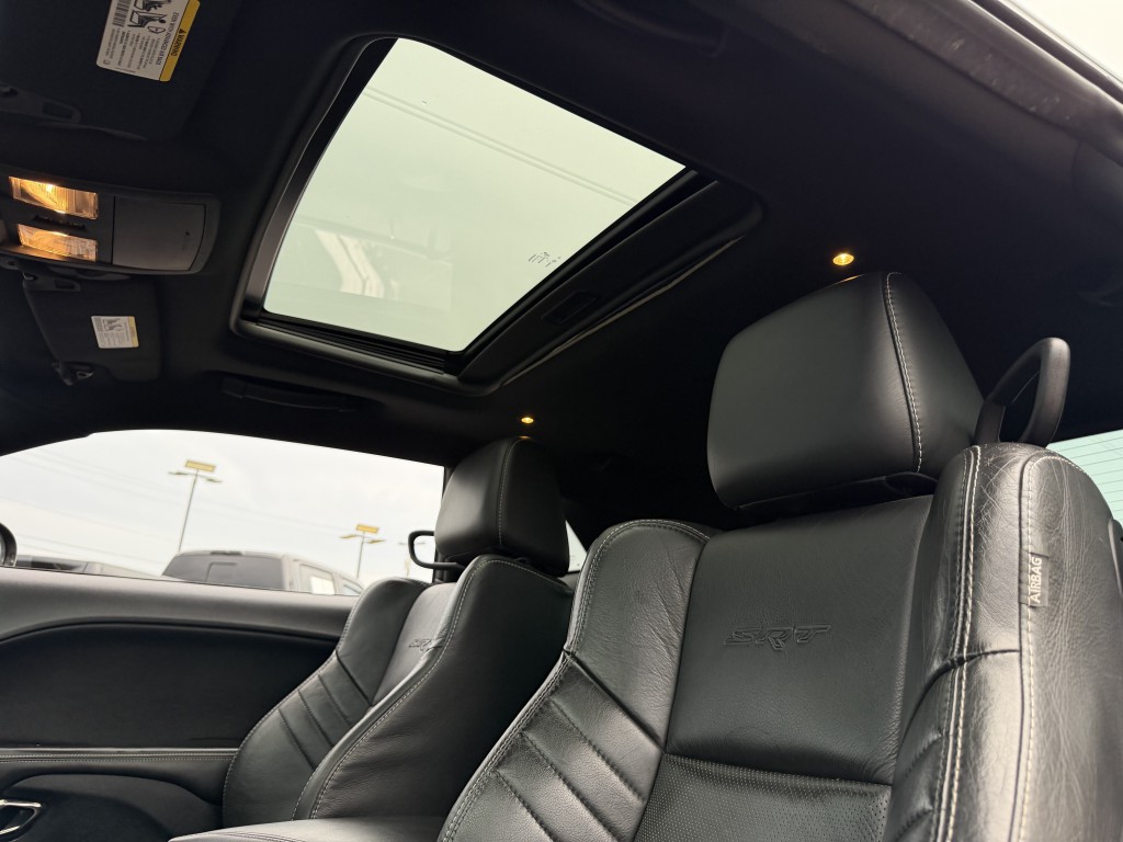 2016 Dodge Challenger Image 10