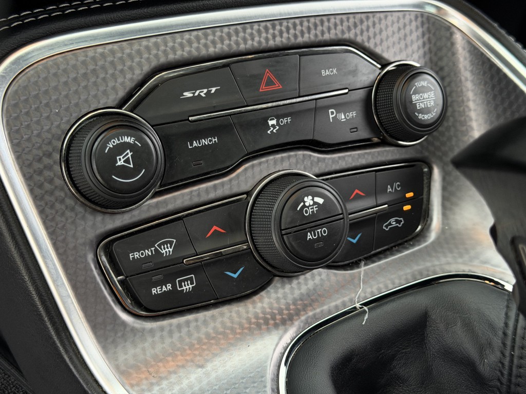 2016 Dodge Challenger Image 16