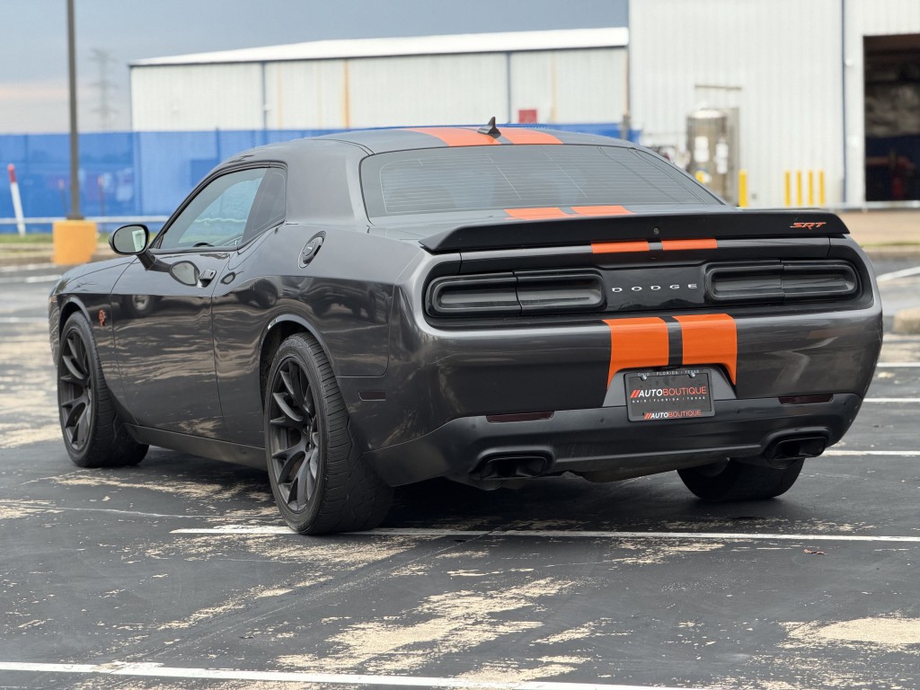 2016 Dodge Challenger Image 19