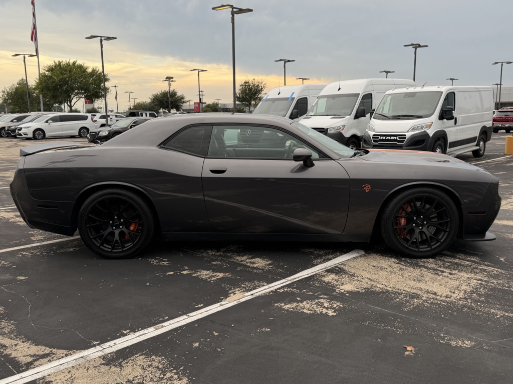 2016 Dodge Challenger Image 22