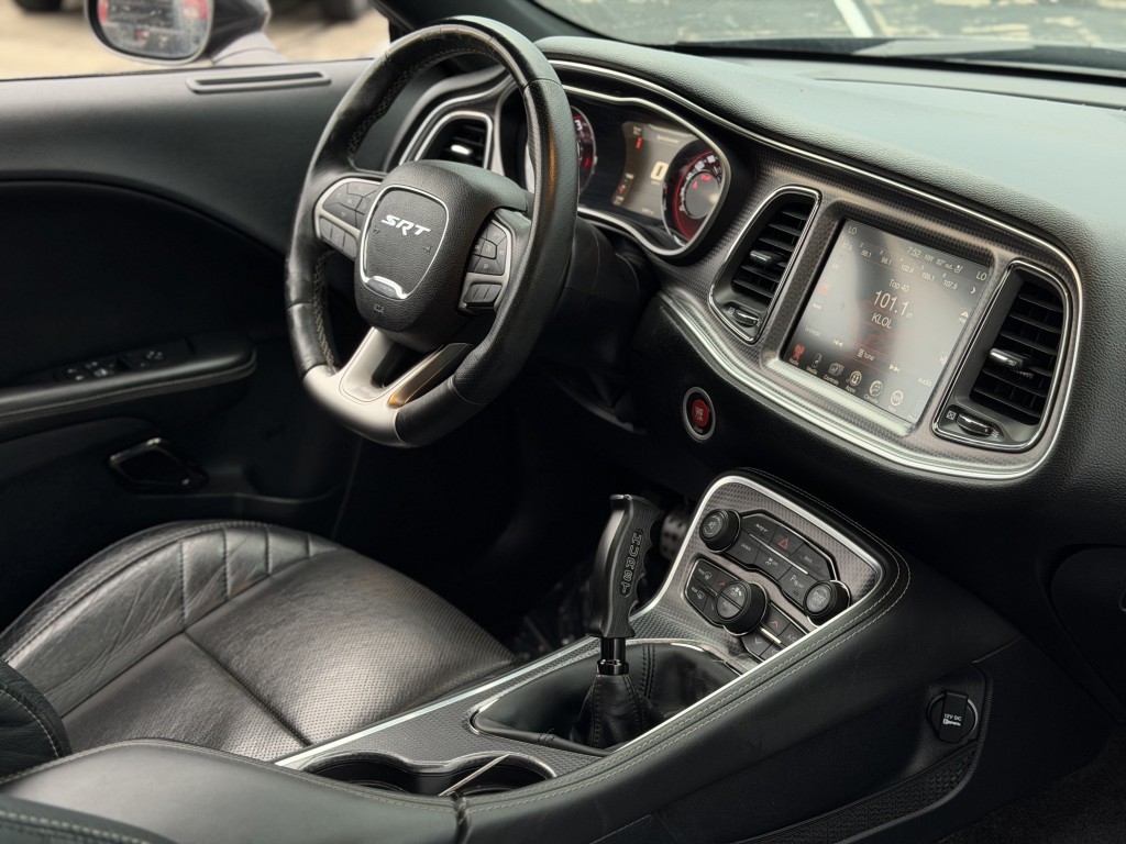 2016 Dodge Challenger Image 24
