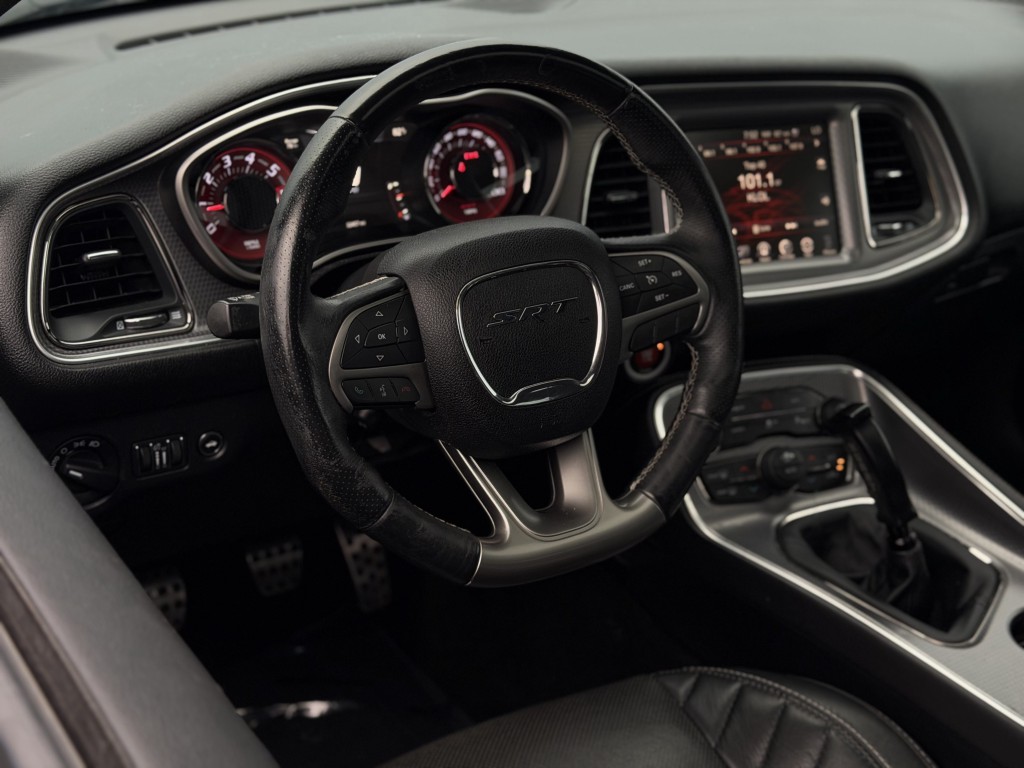 2016 Dodge Challenger Image 25