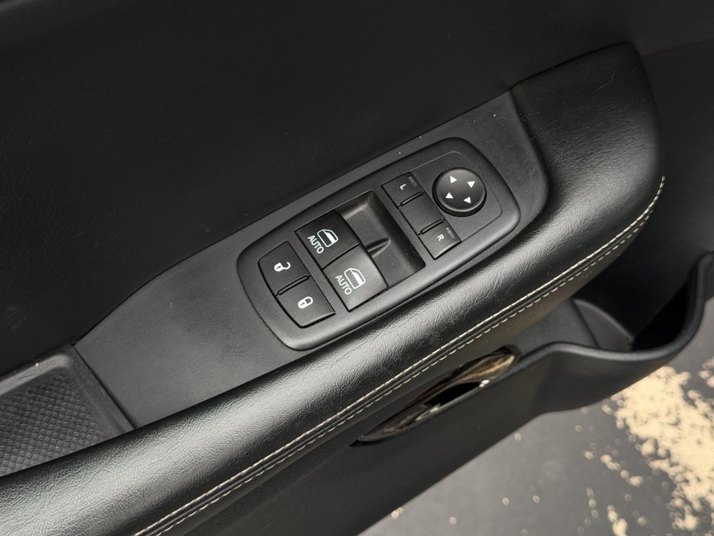 2016 Dodge Challenger Image 28