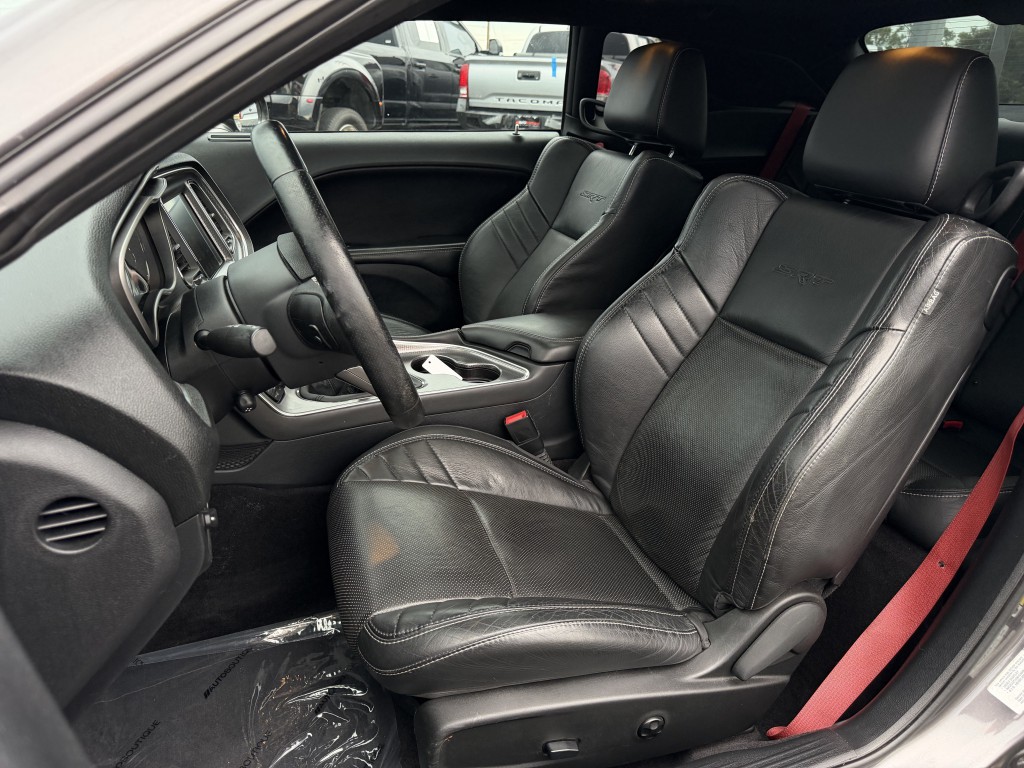 2016 Dodge Challenger Image 29