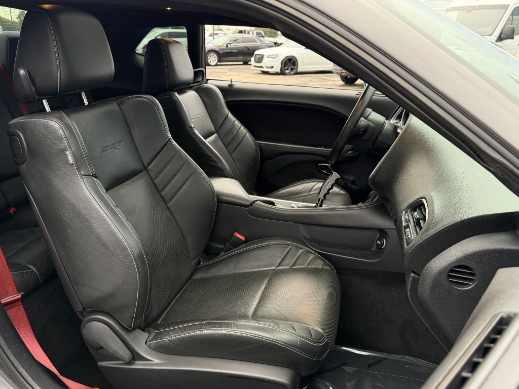 2016 Dodge Challenger Image 30